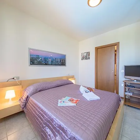 Condominio Virgilio סירמיונה